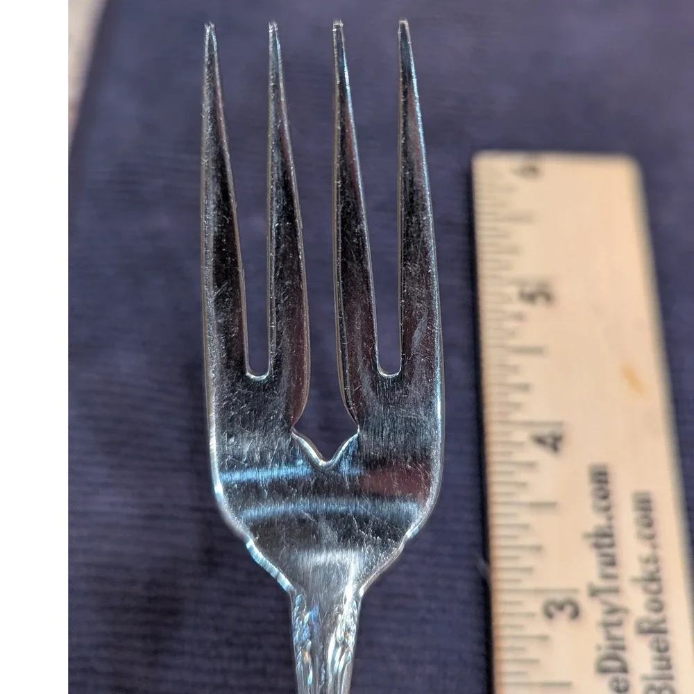 Oneida stainless Oneidacraft Deluxe Chateau Flatware Salad Fork